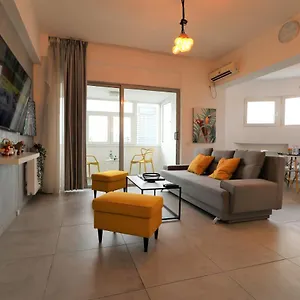 Apartment Serenity Heights Apartment: A Panoramic Haven Near Old Town - Free Minibar, Bucharest